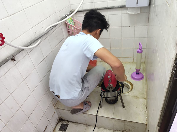 宁津肥皂掉到马桶里把马桶堵住了怎么办？马桶堵住了怎么办
